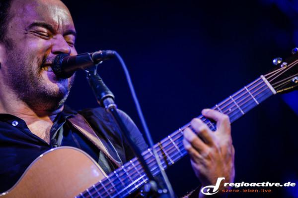 Konzentriert - Fotos: Dave Matthews Band live in der Frankfurter Jahrhunderthalle 